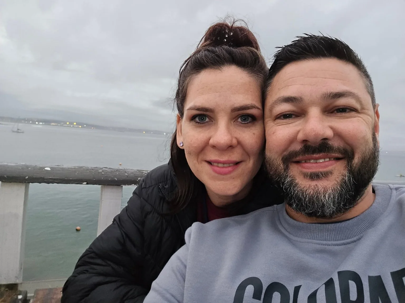 Jaco and Tess by the sea